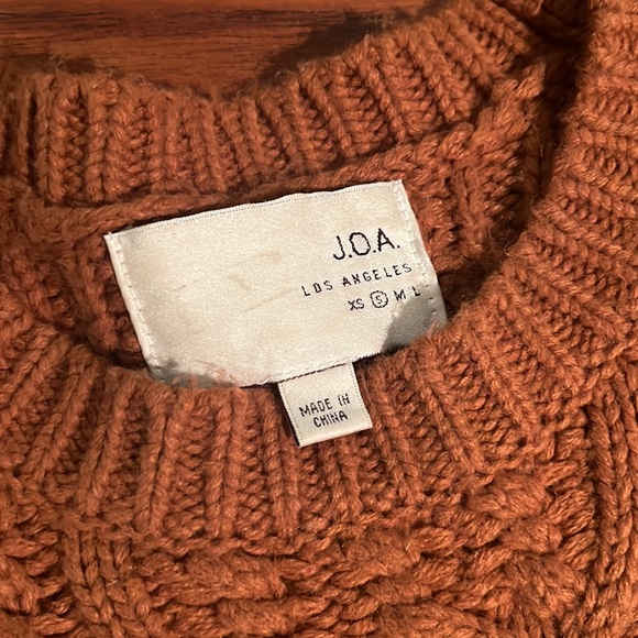 Crewneck Cable Knit Sweater - Rust. J.O.A. - Picture 3 of 4